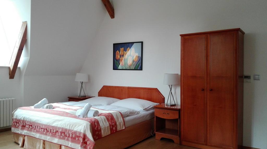 Jana - Domov Mladeze Gasthof 2*